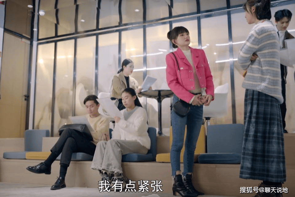 冷门面试逆袭:前台小妹变身顶流网红