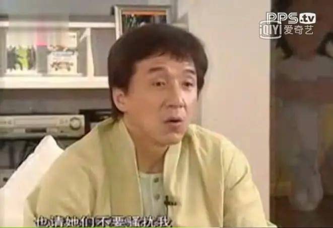 吴绮莉曝成龙拒认女因:没人让做亲子鉴定
