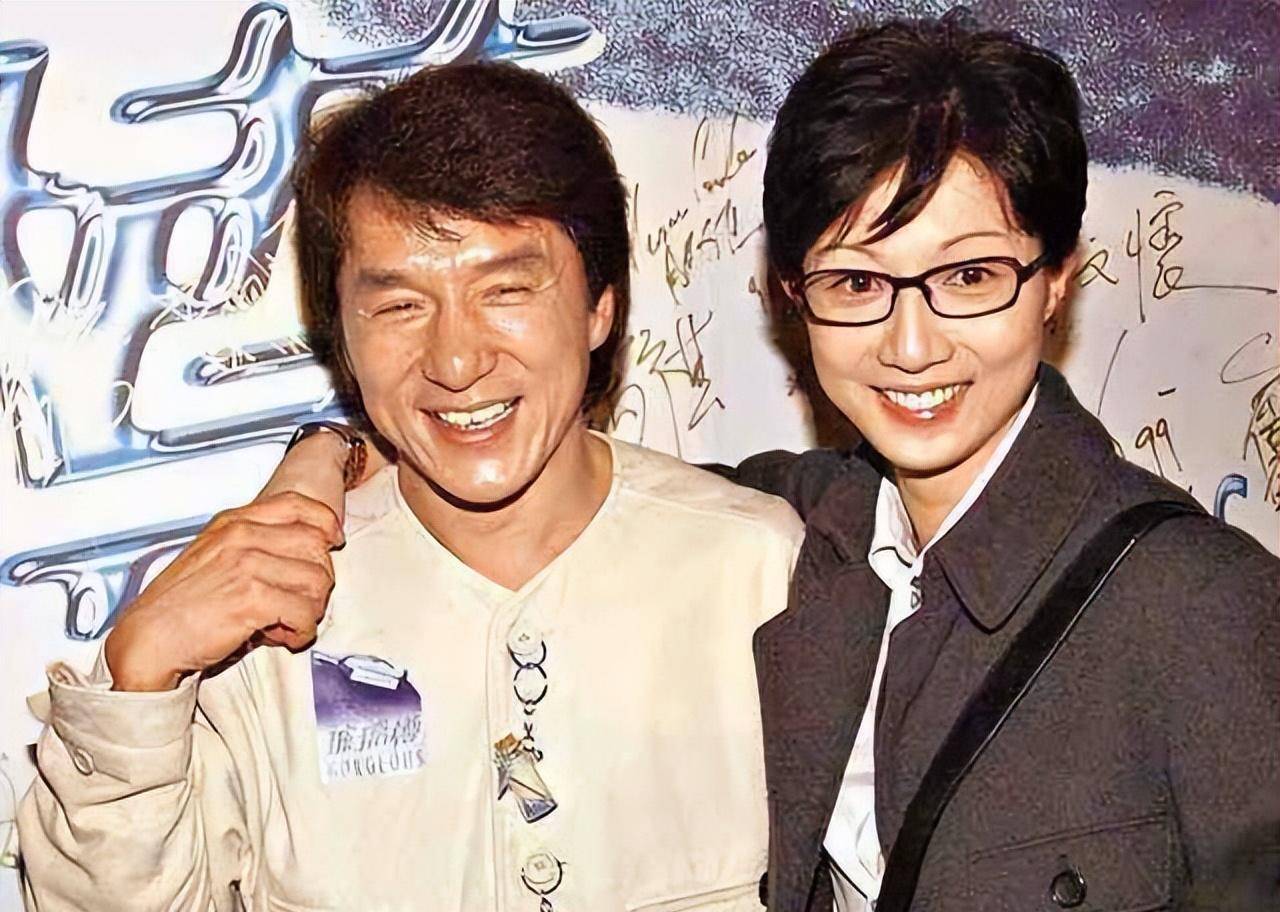 吴绮莉曝成龙拒认女因:没人让做亲子鉴定