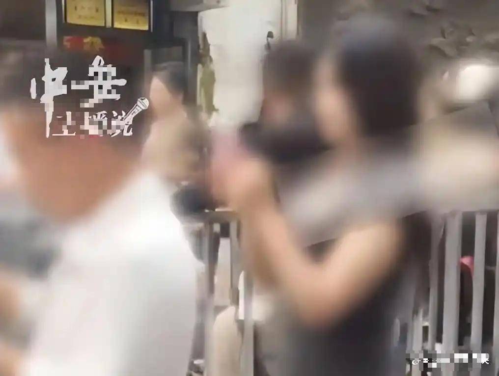 湖南两女子铁笼游街后续:黑手落网结局大快人心