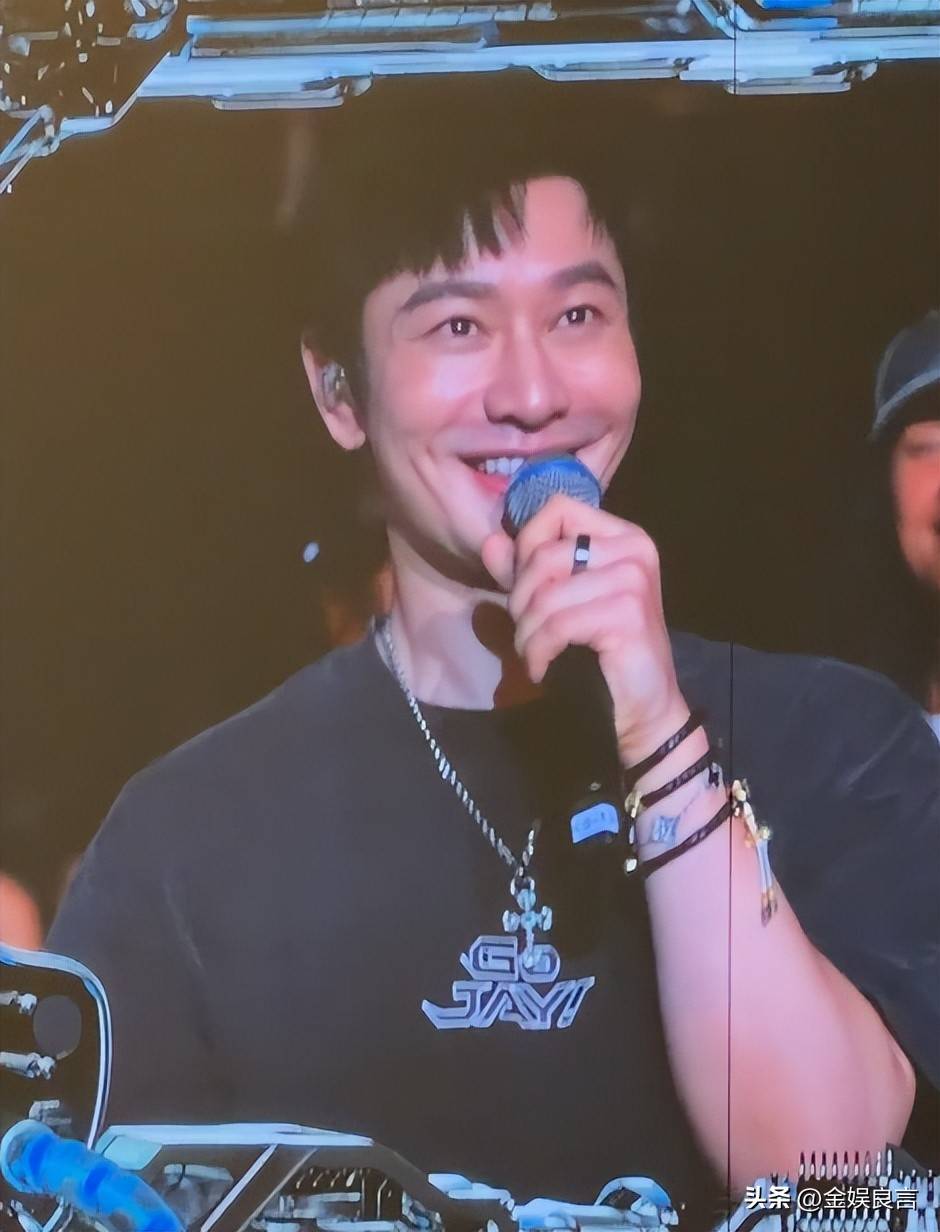 黄晓明夸昆凌引发讨论?网友热议对比杨颖