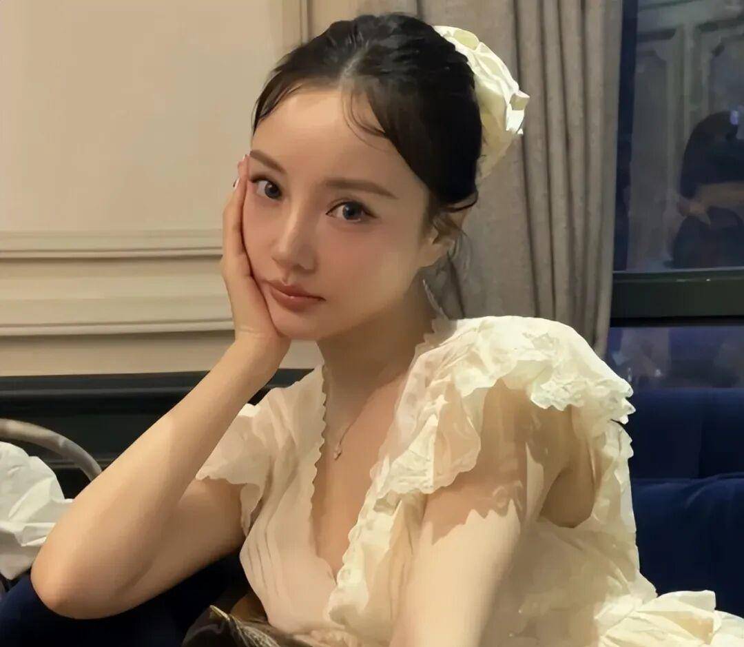 李小璐糊涂代价:毁事业婚姻,女儿最受伤