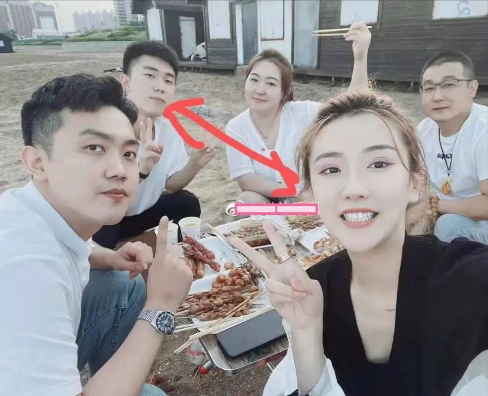 百万女网红家暴反转 男方痛哭:她出轨堂弟