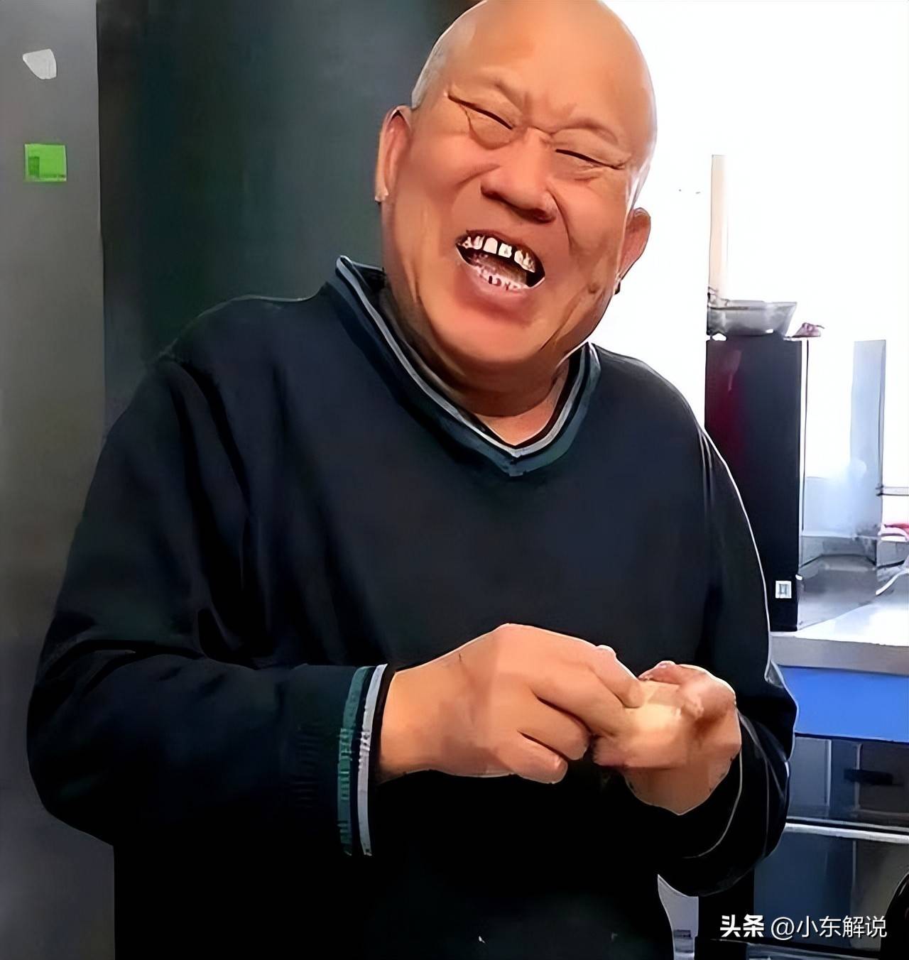 人前艺术家,人后贪财好色,晚节不保咎由自取