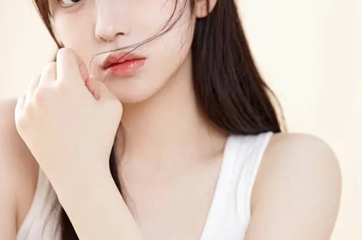顶流小生隐婚生子实锤，人设崩塌粉丝怒批
