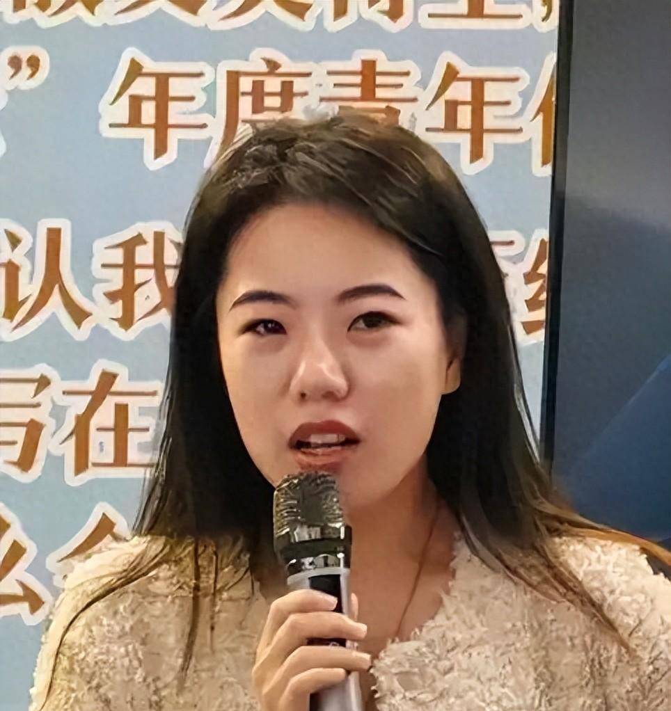 某作家学位被撤某主持人力挺反被扒,舆论反转
