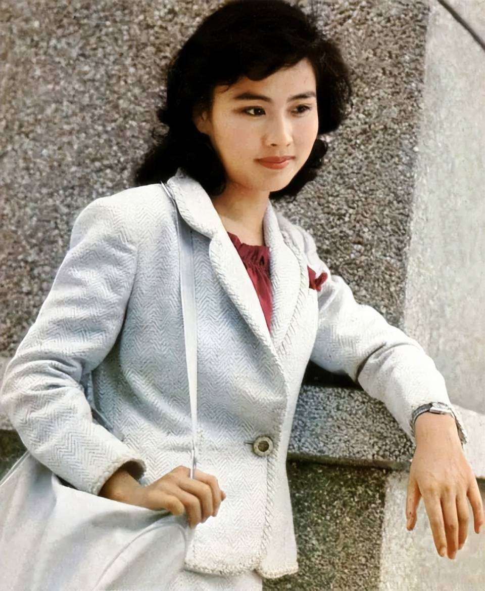 4位女星婚姻惨剧：出轨背叛，含恨而终的悲惨人生