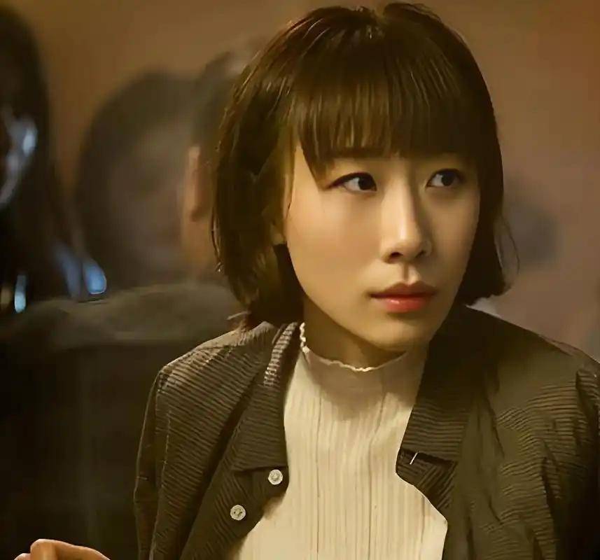 结婚2年感情越界1年,离异10年单身,与郭京飞被热议