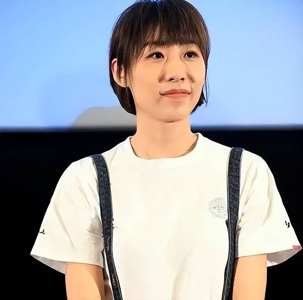 结婚2年感情越界1年,离异10年单身,与郭京飞被热议