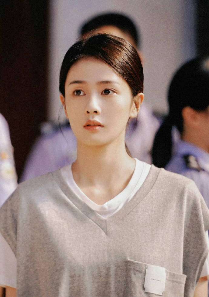 白鹿六连辟谣:小城女孩人设崩塌?真相来了