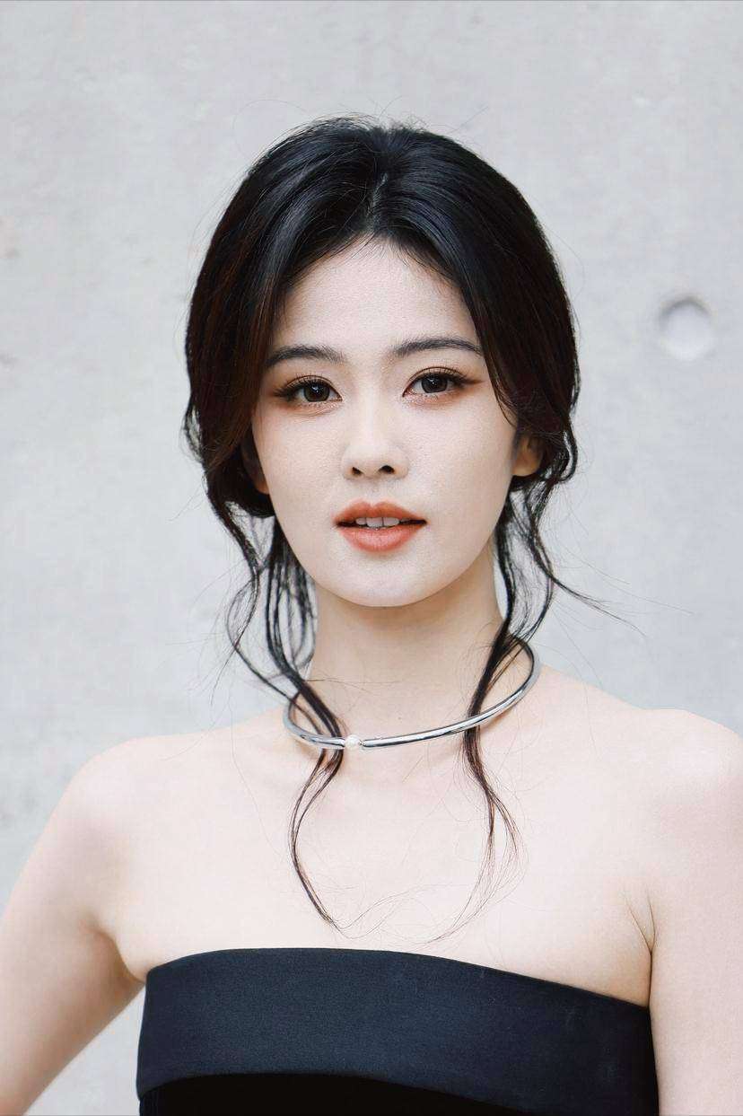 白鹿女汉子人设翻车,又当又立引众怒!