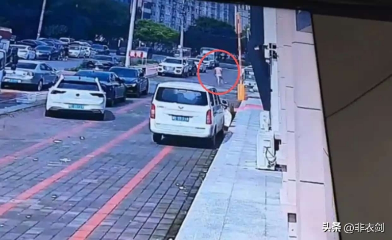 河北巨鹿：那个从二楼跳窗的男人，成了全网笑料